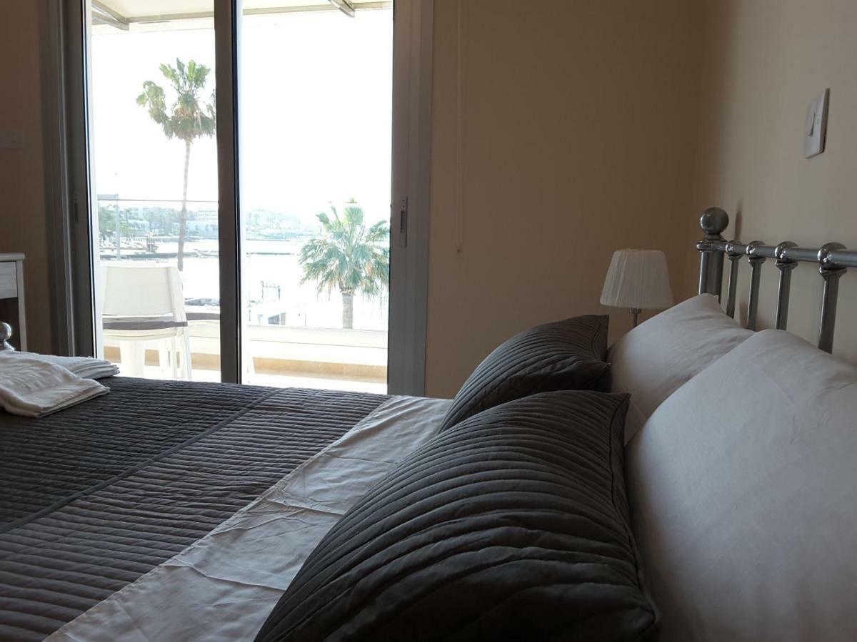 Lighthouse By The Sea Lovely 2Bdr Apartment Paphos Eksteriør billede