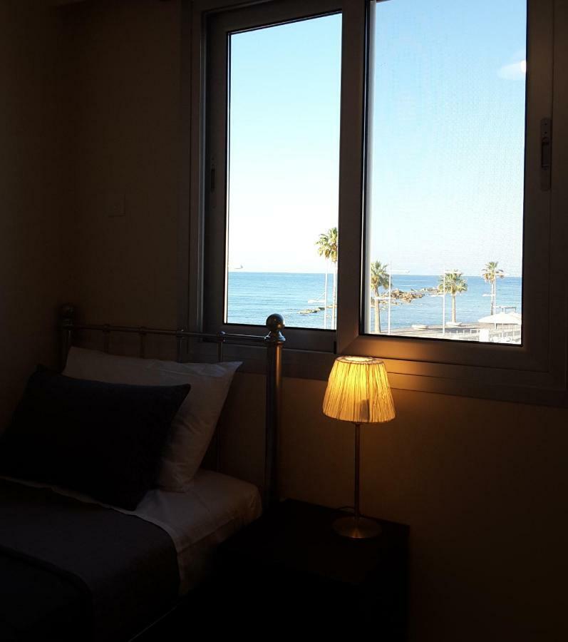 Lighthouse By The Sea Lovely 2Bdr Apartment Paphos Eksteriør billede