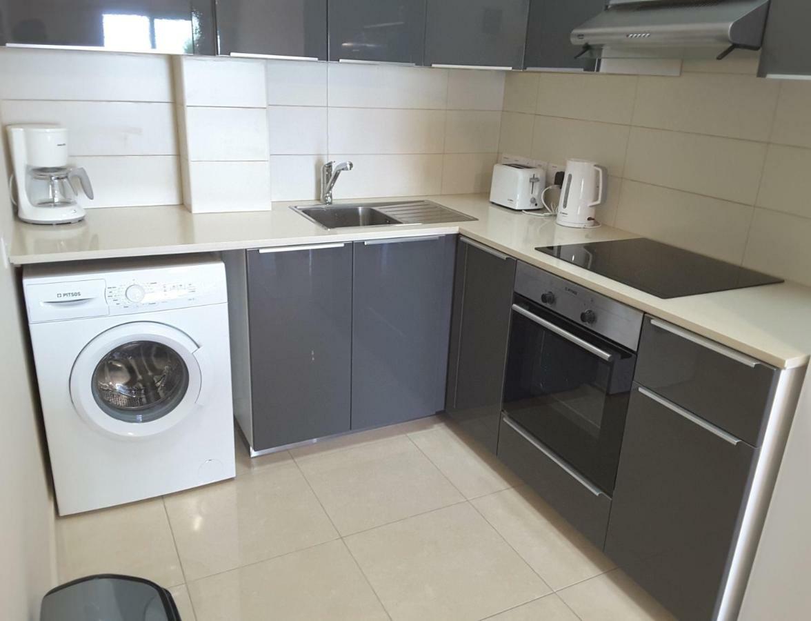 Lighthouse By The Sea Lovely 2Bdr Apartment Paphos Eksteriør billede