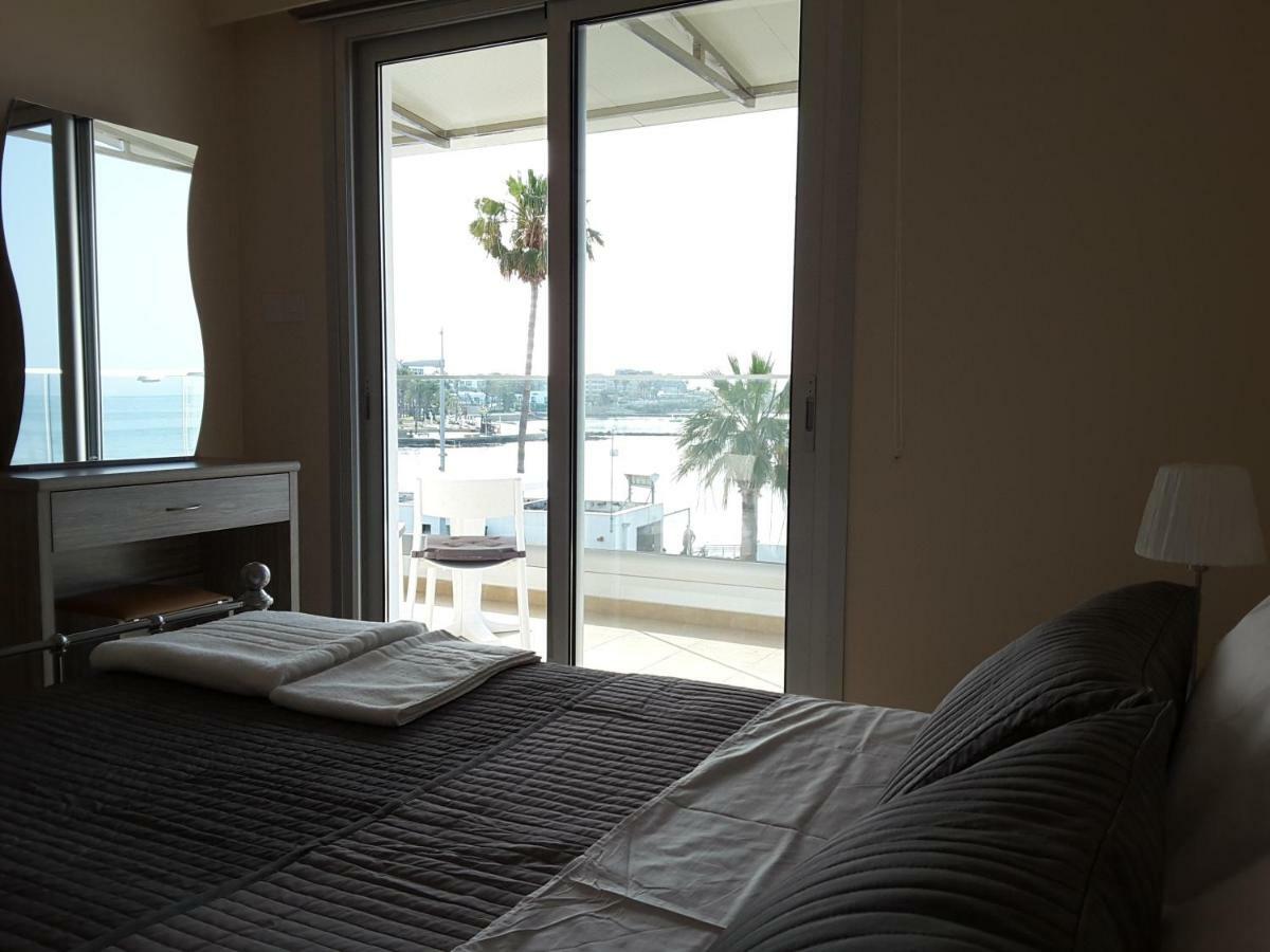 Lighthouse By The Sea Lovely 2Bdr Apartment Paphos Eksteriør billede