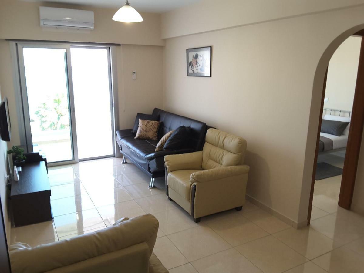 Lighthouse By The Sea Lovely 2Bdr Apartment Paphos Eksteriør billede